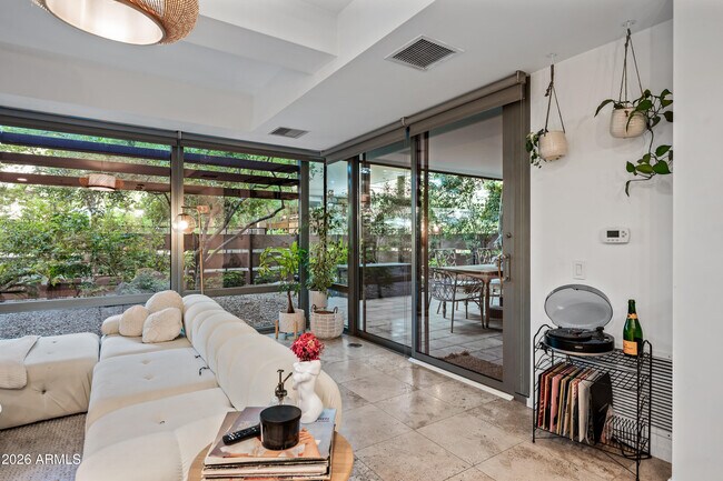 Building Photo - 7151 E Rancho Vista Dr