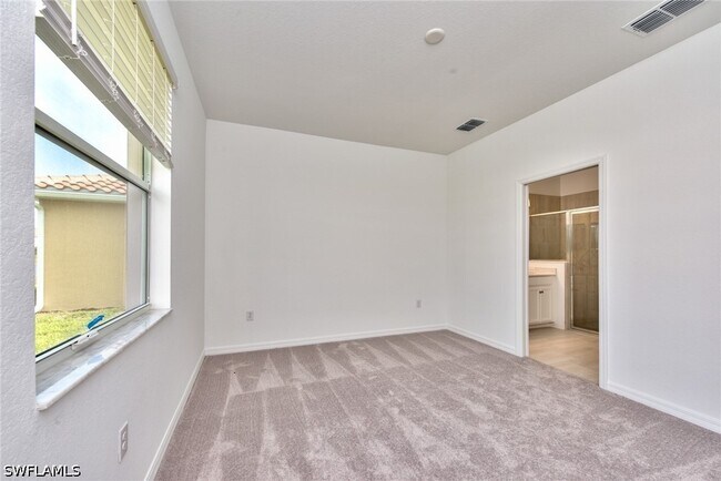 Building Photo - 2591 Vine Ave