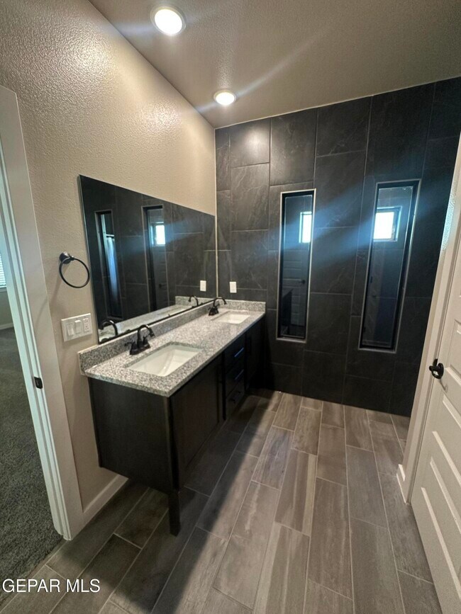 Building Photo - 12637 Viendo Norte Dr