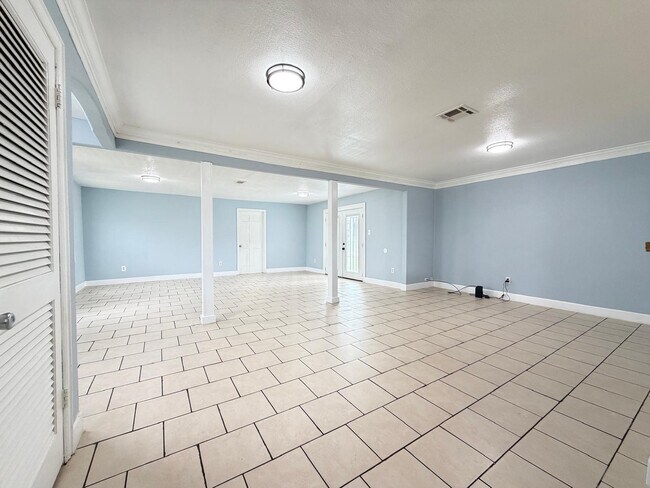 Building Photo - 5503 Bertellis Ln