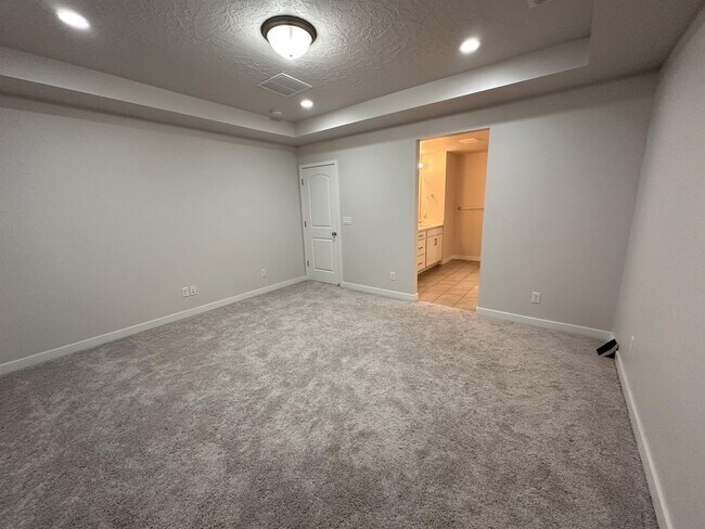 Building Photo - 121 N Independence Way