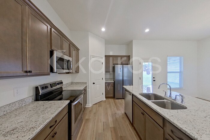 Building Photo - 105 Salvat Dr