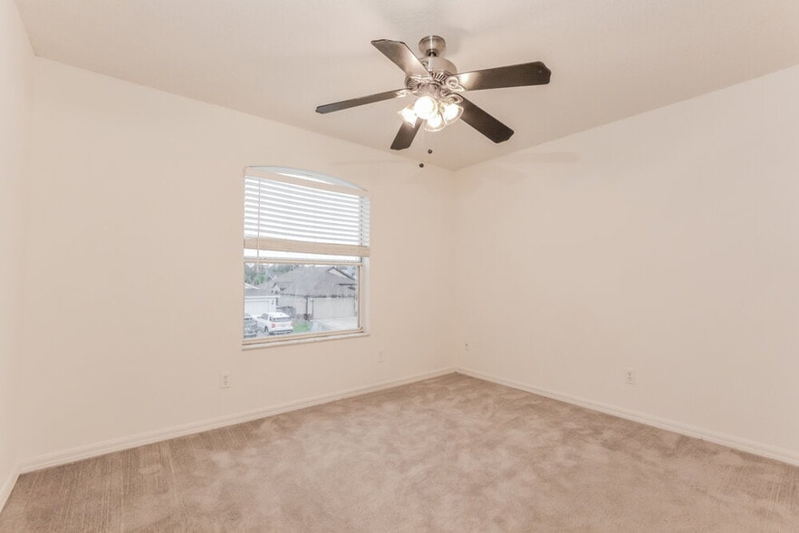 Building Photo - 2601 River Ridge Dr