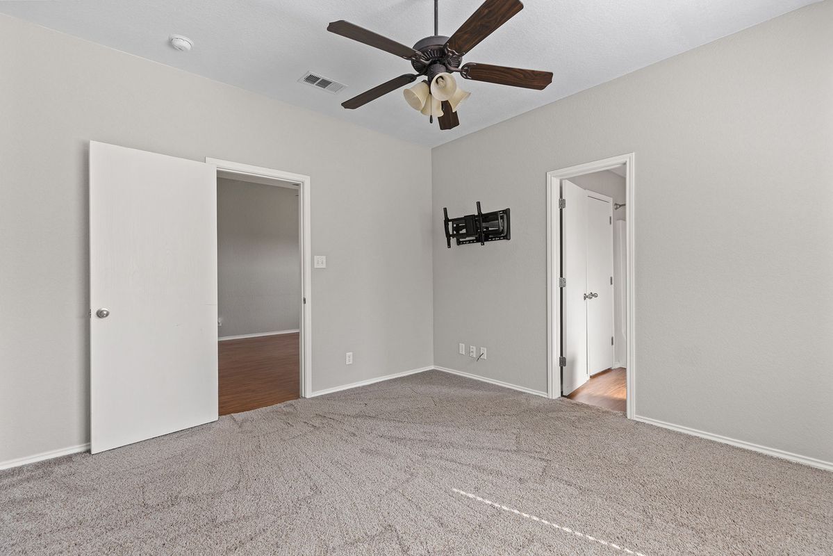 Building Photo - 7915 Redbrush