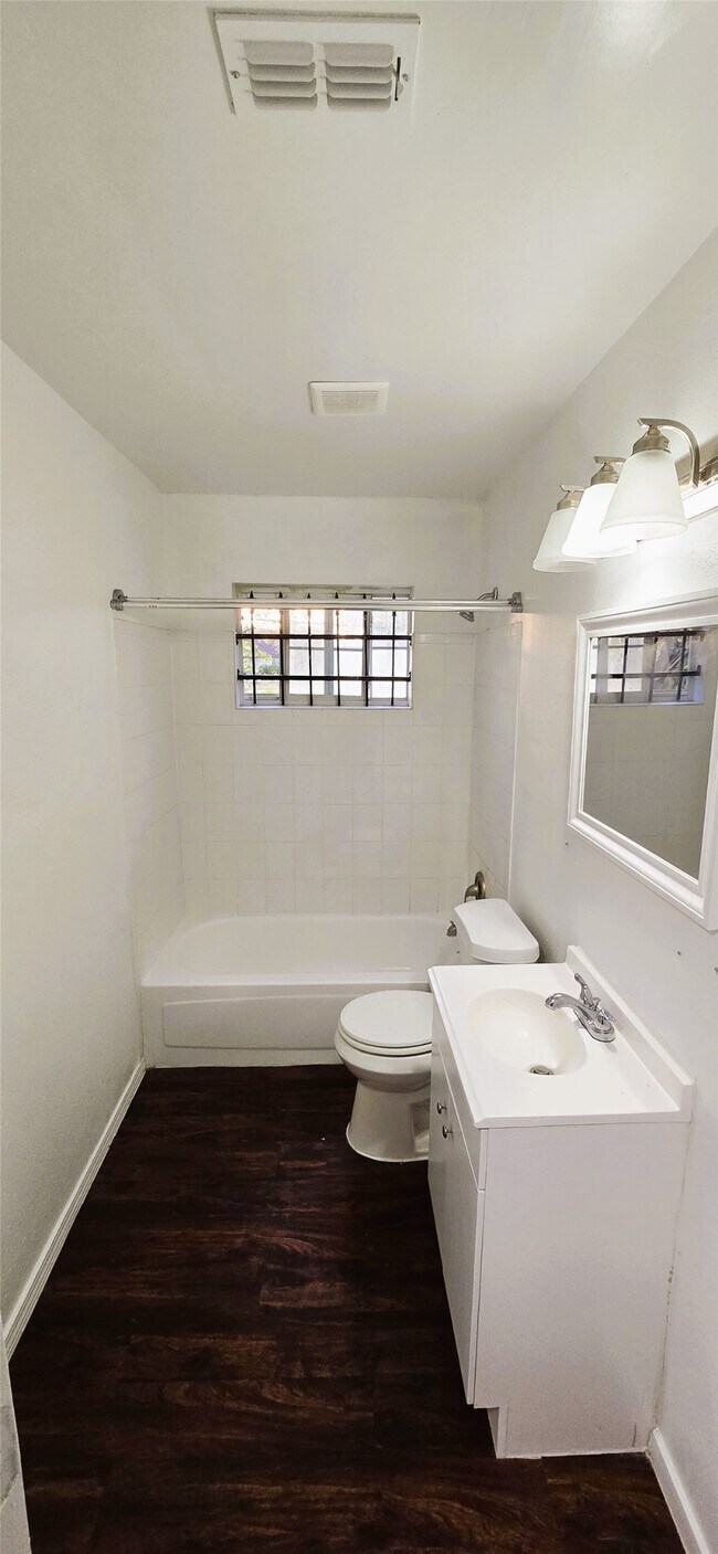 Building Photo - 9410 Rosehaven Dr