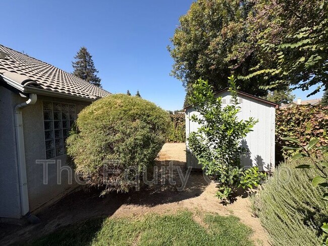 Building Photo - 3524 S Lincoln Ct