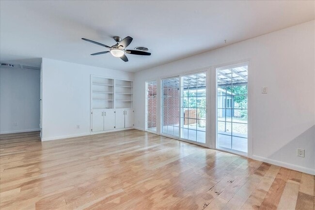 Building Photo - 5614 Delwood Dr