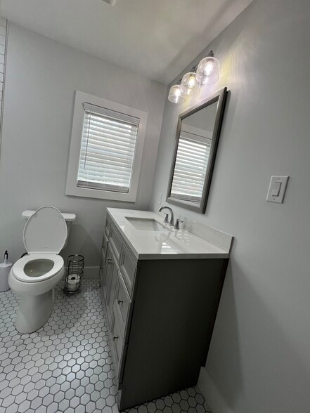 Building Photo - 3808 5th St