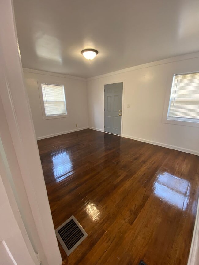 Building Photo - 2 Bedroom | 1 Bathroom Single-Family Home Near OSU – Pets Welcome!