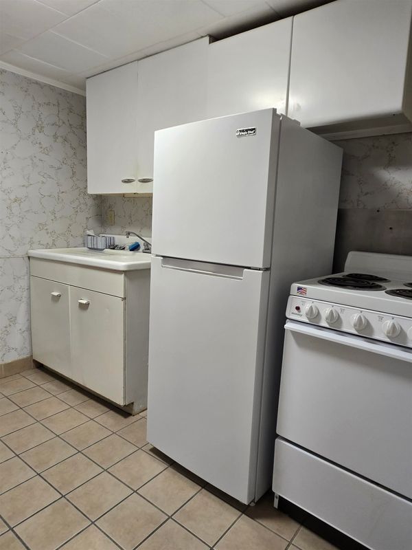 Building Photo - 98 Main, Unit #1