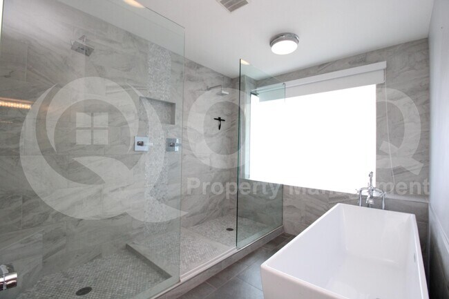 Building Photo - 6149 E Delcoa Ave