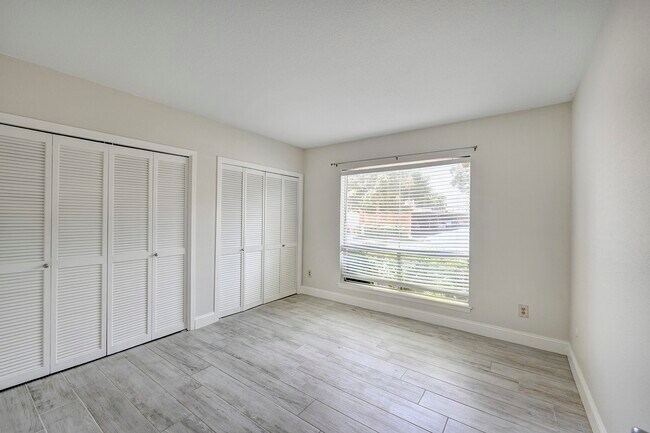 Building Photo - 2230 S Piney Point Rd