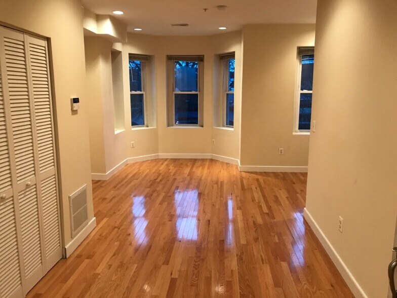 Building Photo - 3227 11th St NW