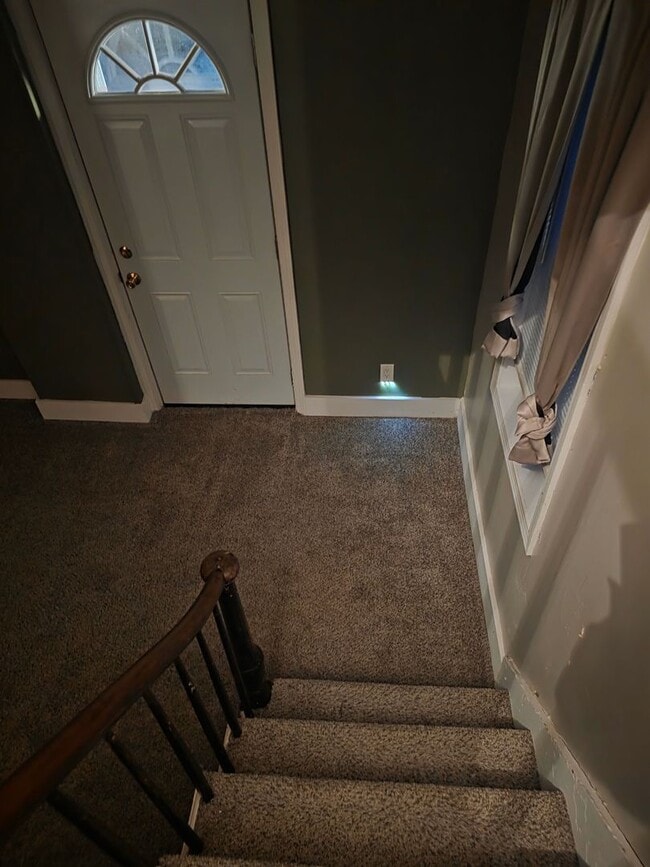 Building Photo - 3 Bedroom single family house