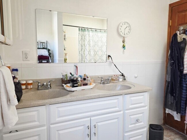 Building Photo - 70 Beaconwood Rd