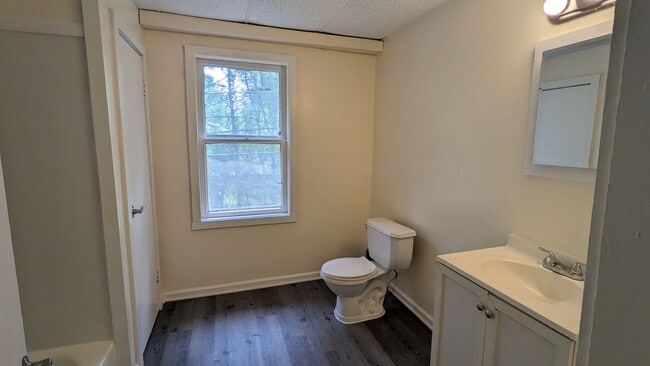 Building Photo - 1221 6th St