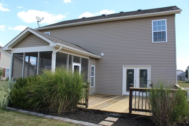 Building Photo - Now Available! Spacious 3 BR in Avon Schools