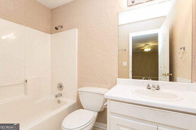 Building Photo - 605 Oxford Crest Ct NW