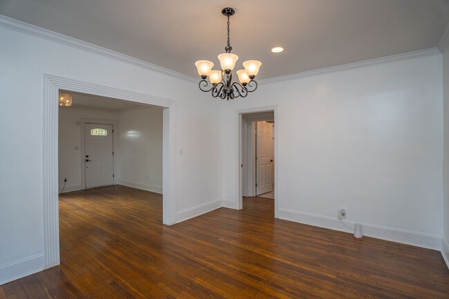 Building Photo - Updated Heights Home with 3 Bedrooms