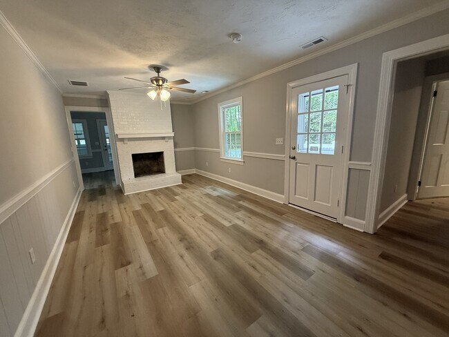 Building Photo - 117 Greenwood Dr