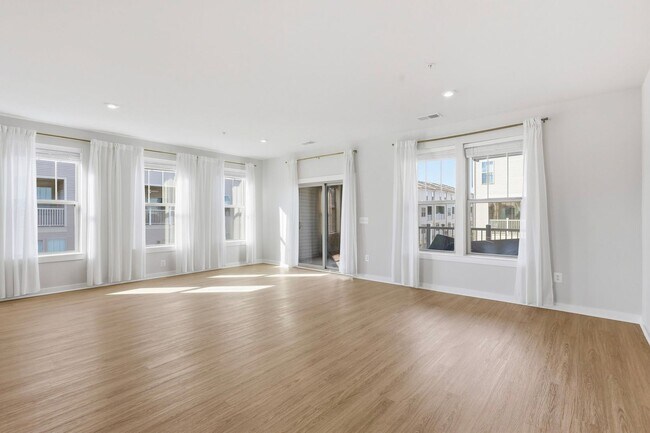 Building Photo - ***Coming Soon*** Stunning and Sun-filled 3 Bed 2.5 Bath Condo In Village At Manassas Park Condo