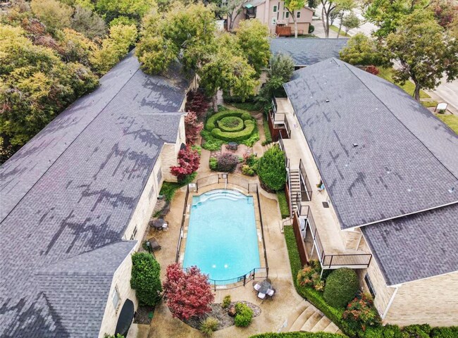 Building Photo - 7718 Royal Ln