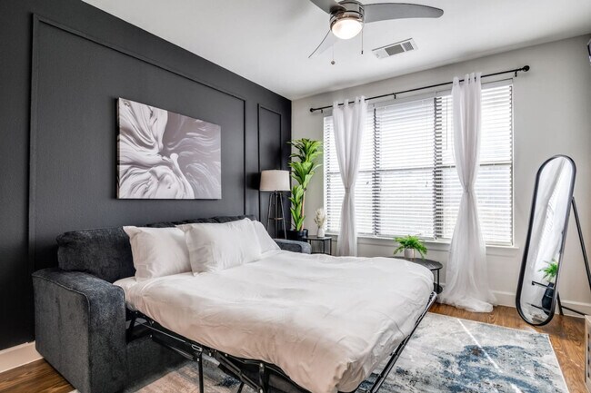 Building Photo - 5250 Town and Country Blvd