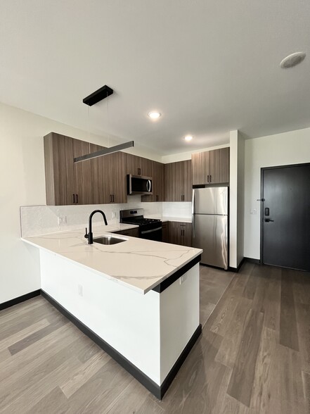132 Mallory Ave 507 - 138 Mallory Ave