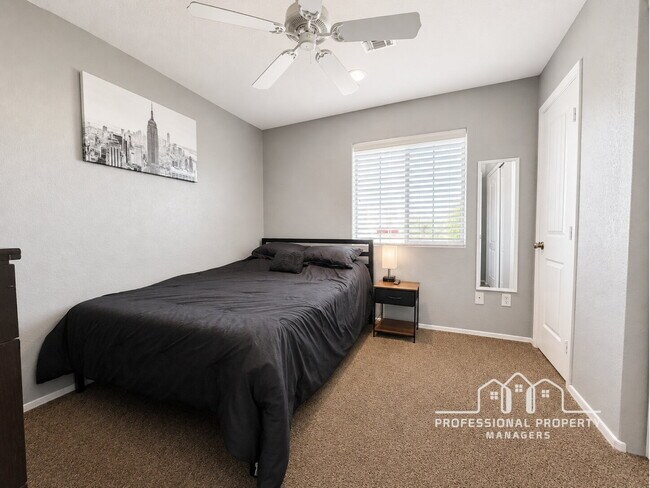 Building Photo - For Rent: 3-bedroom, 2-bathroom home in Mesa Del Sol