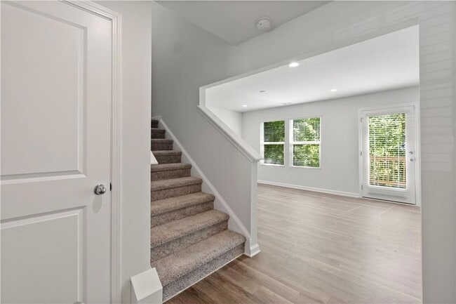 Building Photo - 1139 Lookout Ave NW