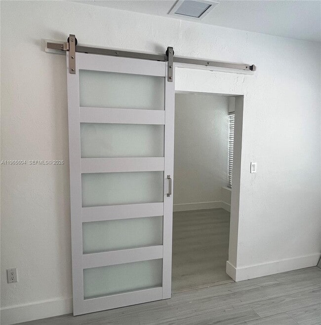 Building Photo - 2 Farrey Ln