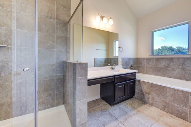 Building Photo - 10014 Spring Shadows Park Cir