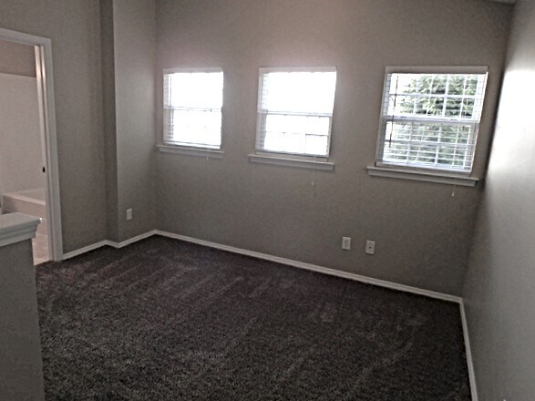 Building Photo - 3049 Buttonwood Ln