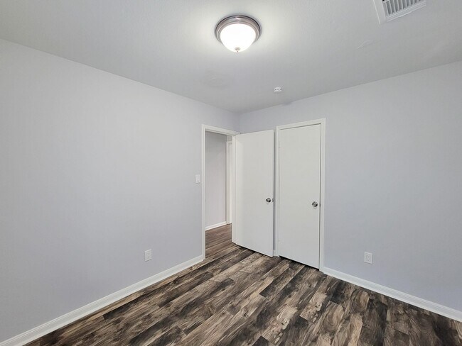 Building Photo - 2024 Stones throw Dr