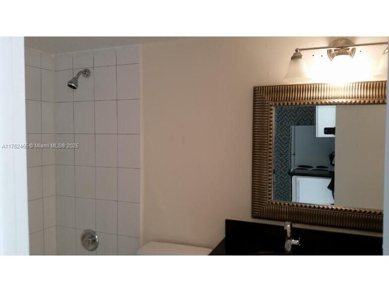 Building Photo - 7155 Miami Lakes Dr