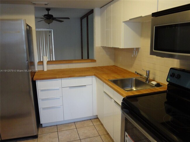 Building Photo - 20806 SW 83rd Ave