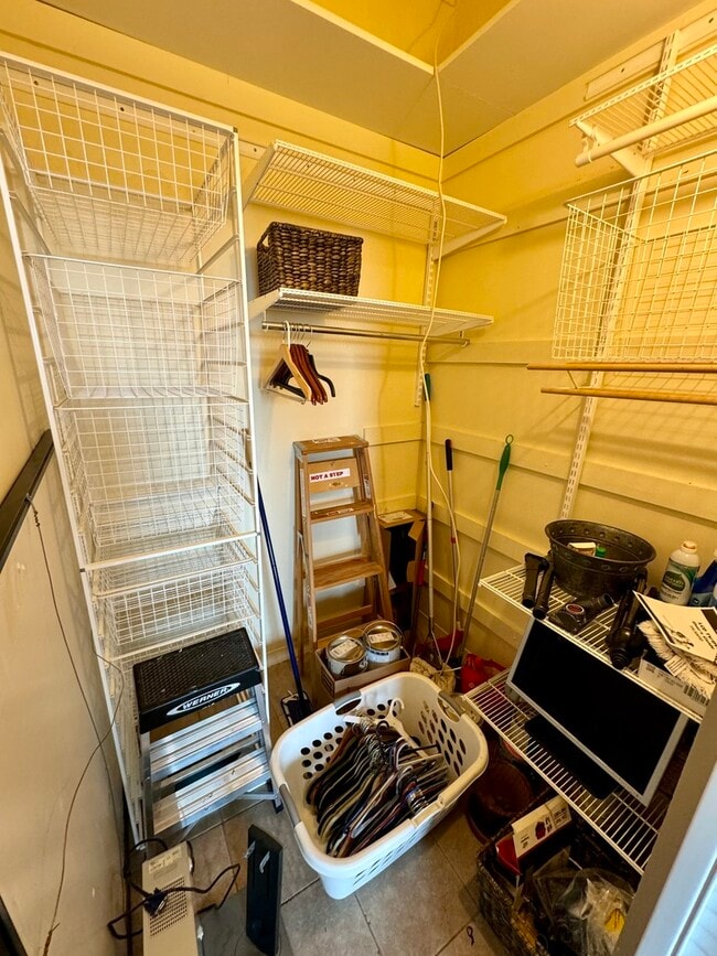 Building Photo - 600 S Dearborn St