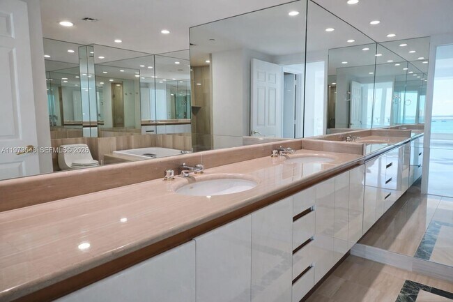 Building Photo - 1643 Brickell Ave