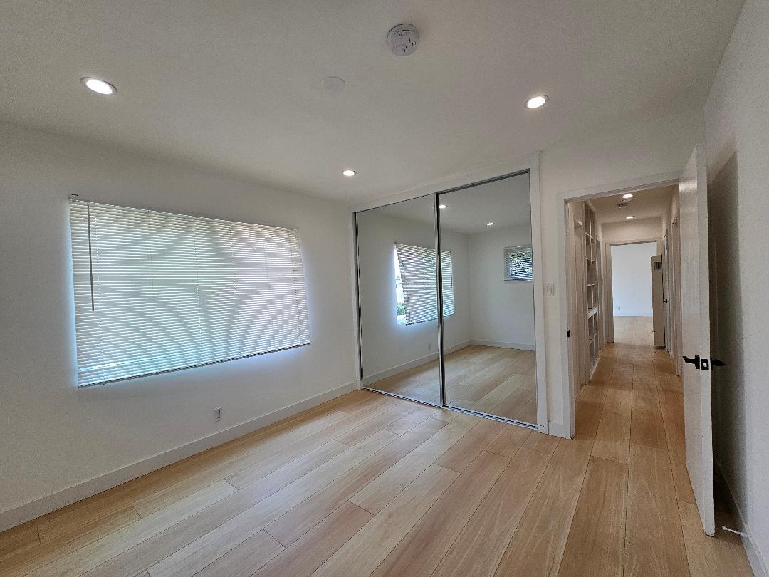 Building Photo - 7102 S La Cienega Blvd