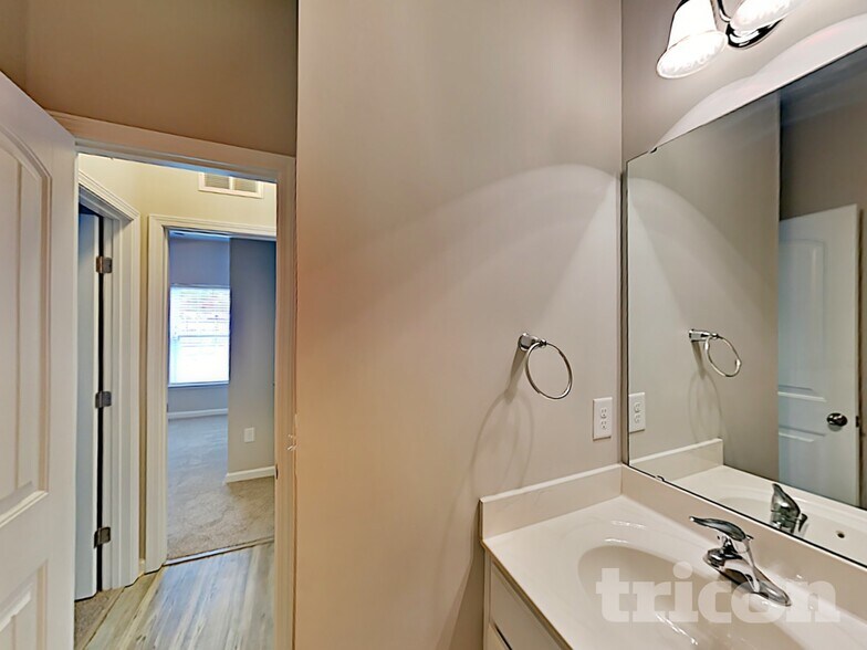 Building Photo - 156 Lakemont Dr