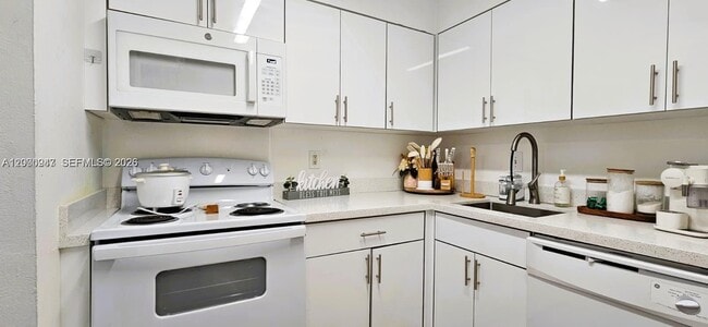 Building Photo - 4804 NW 79th Ave