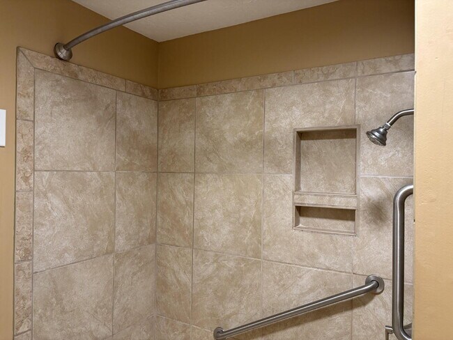 Building Photo - Great Family Home for Rent in Henderson County!