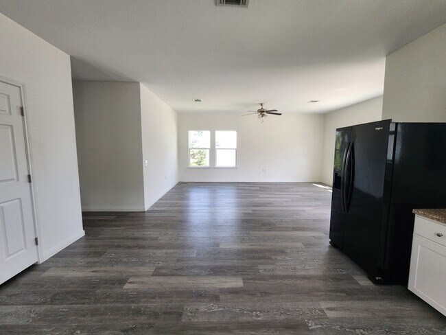 Building Photo - 3/2/2-AVAILABLE FOR LATE OCTOBER-NOVEMBER MOVE IN