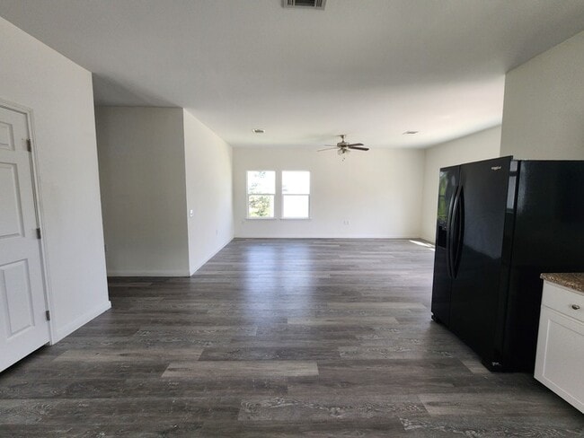 Building Photo - 3/2/2-on a Cul De Sac-Ready for move in