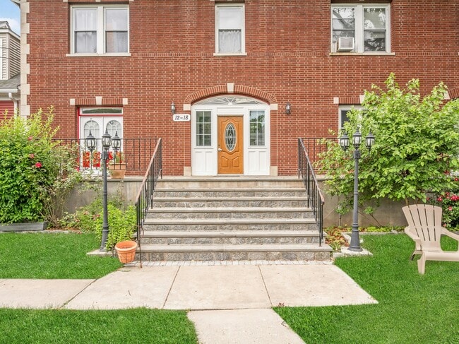 Primary Photo - 12 Lincoln Pl