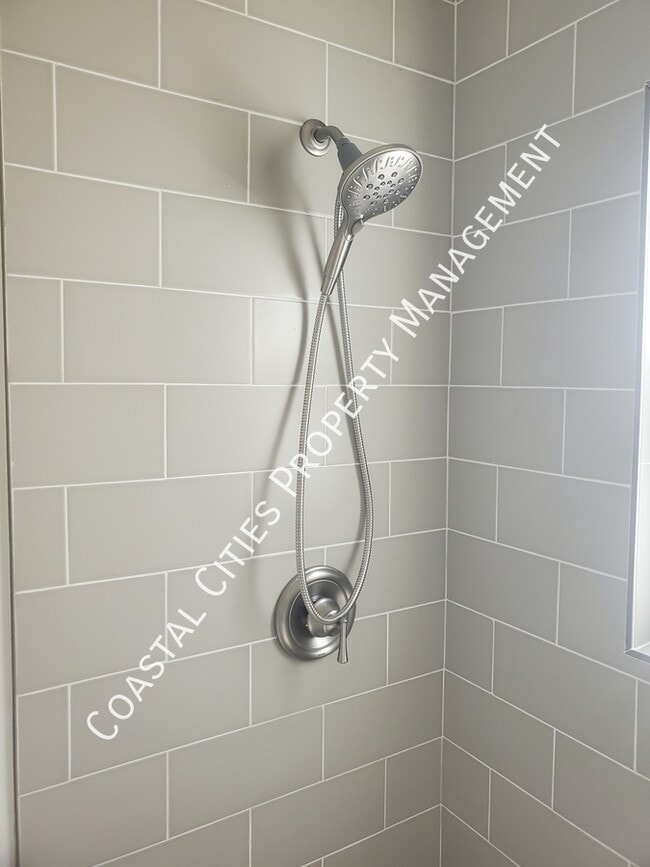 Building Photo - 185 Savona Walk