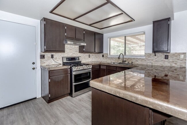 Building Photo - 43111 Weyand Ct