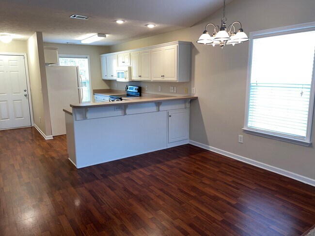 Building Photo - 201 Satomi Way