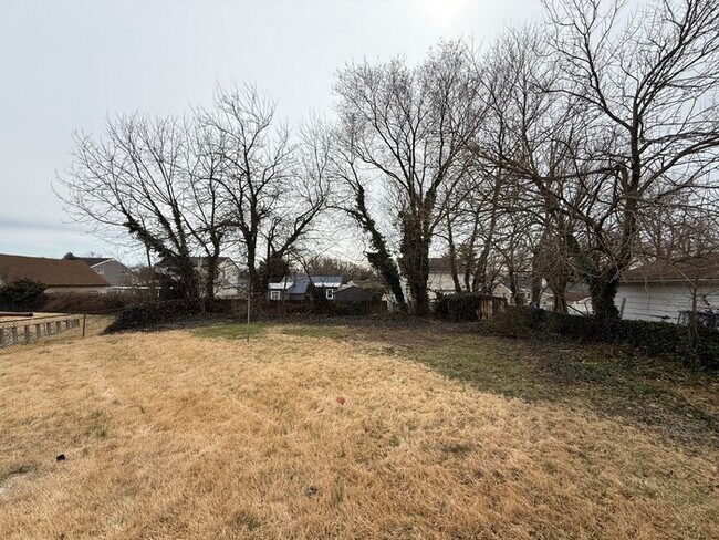 Building Photo - 36 Collins Ln