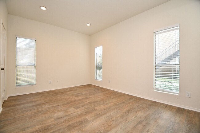 Building Photo - 720 Bering Dr